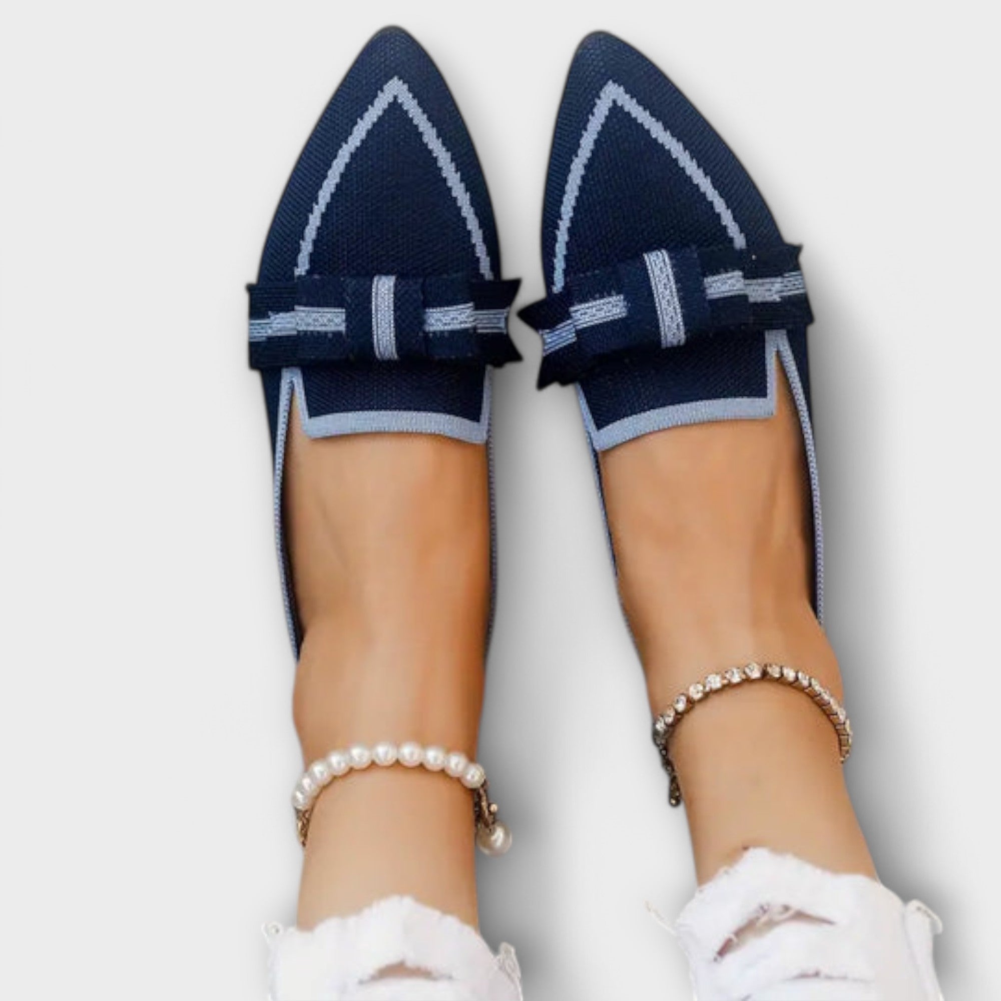 Flache Damenschuhe mit geknotetem Design
