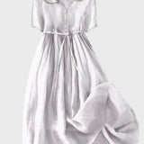 Klassisches Kleid mit Knöpfen